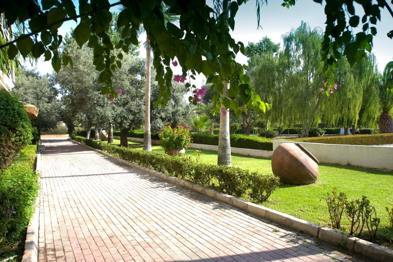 Atlantica Gardens Aparthotel Limassol Exteriör bild